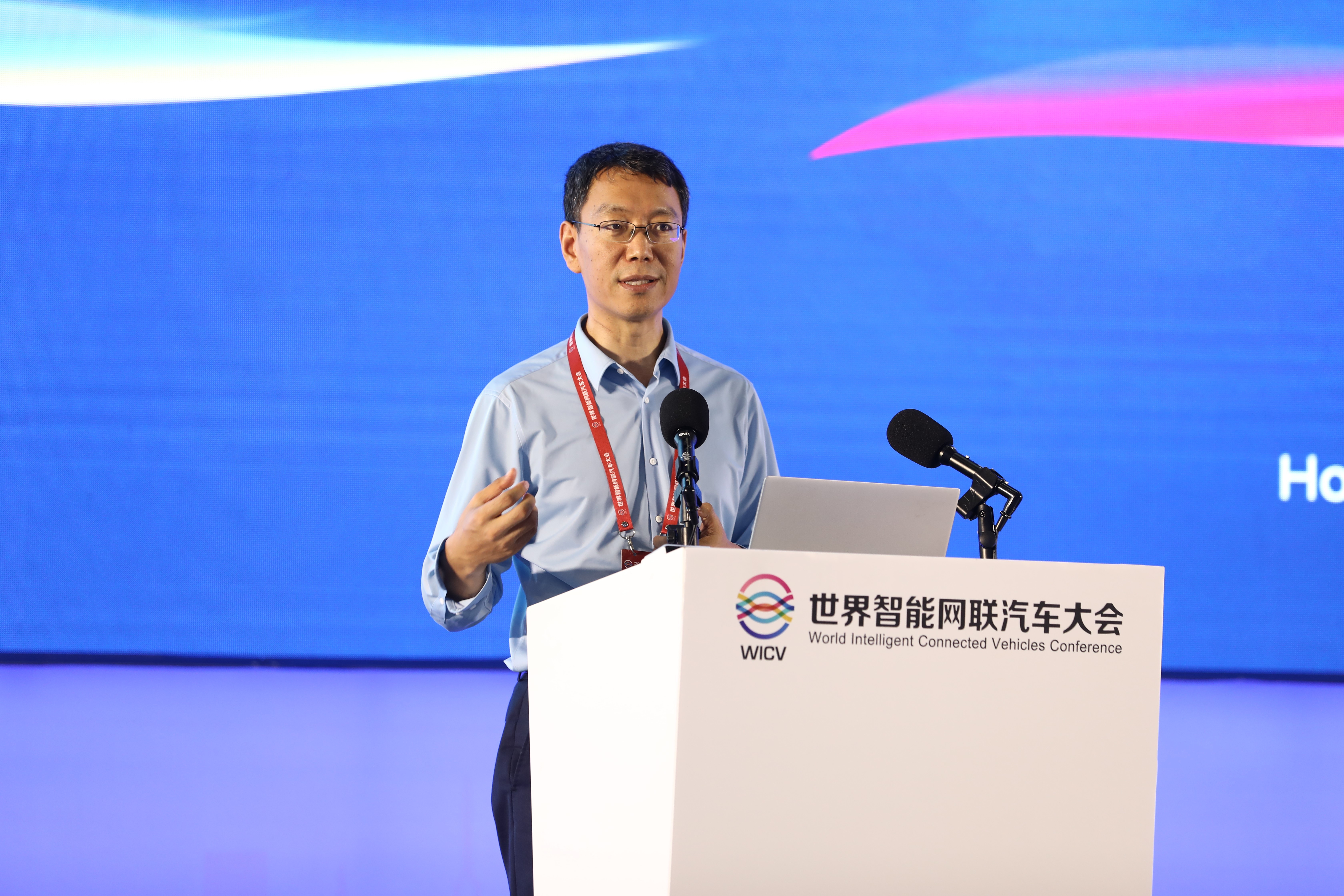 美团副总裁、智慧交通平台总裁夏华夏现场分享美团无人配送安全保障体系
