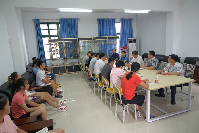 张家菁到攀岩队调研指导工作