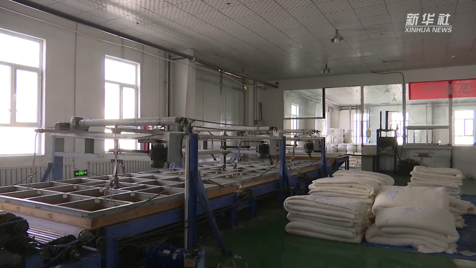 棉花丰收 新疆呼图壁棉被热销