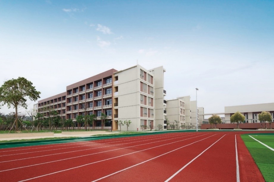 的教育配套上,9年一贯制规划54班制的嘉行学校及自建幼儿园就在家门口