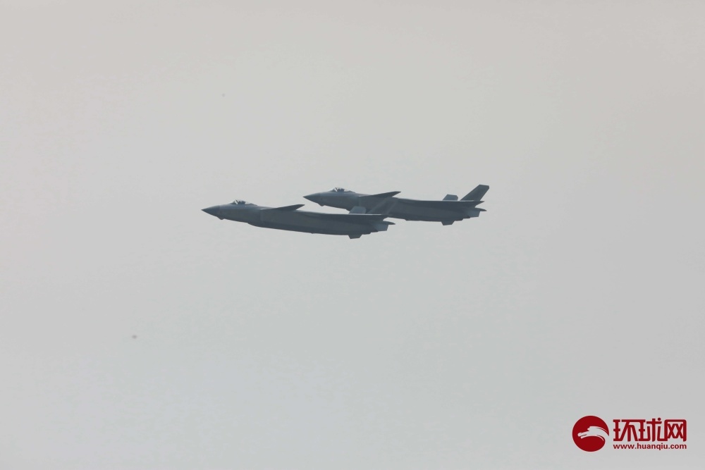 9月28日，第十三届中国航展开幕，中国空军歼20战机到场献技。