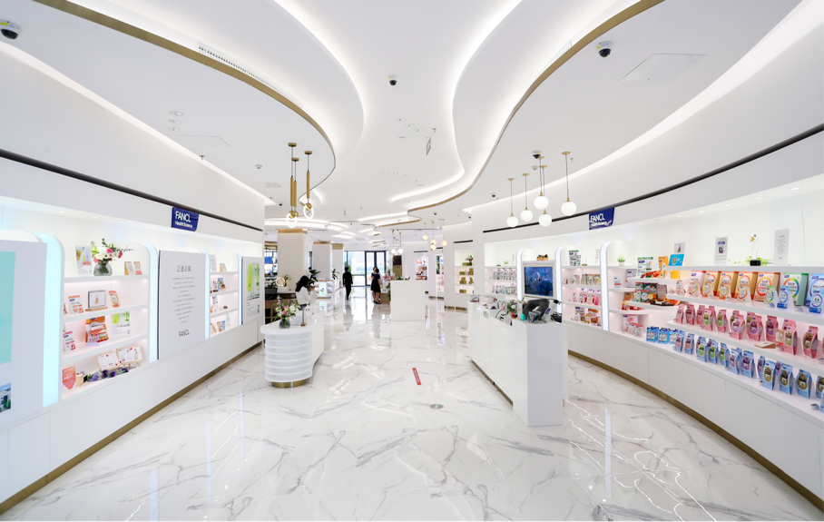 "了解到国药三亚中服是国药集团旗下企业,很多到店选购免税品的游客忍