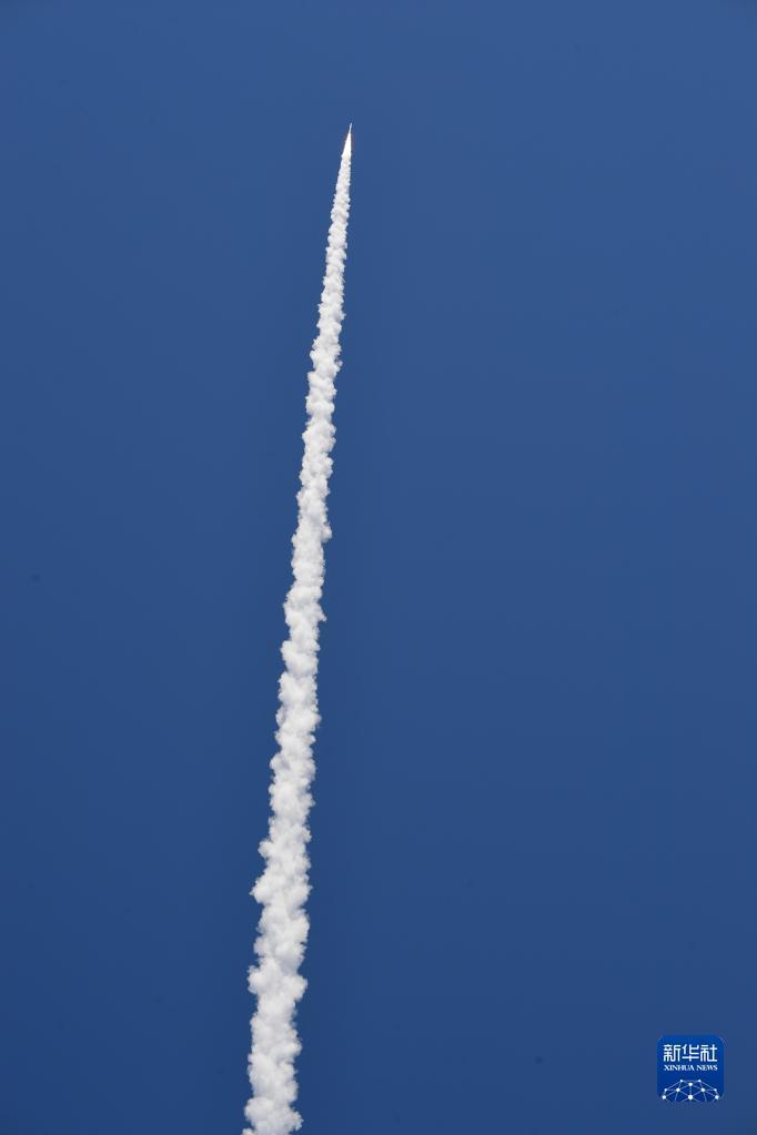 9月27日14时19分，我国在酒泉卫星发射中心用快舟一号甲运载火箭，成功将吉林一号高分02D卫星发射升空。卫星顺利进入预定轨道，发射任务获得圆满成功。新华社发（汪江波 摄）