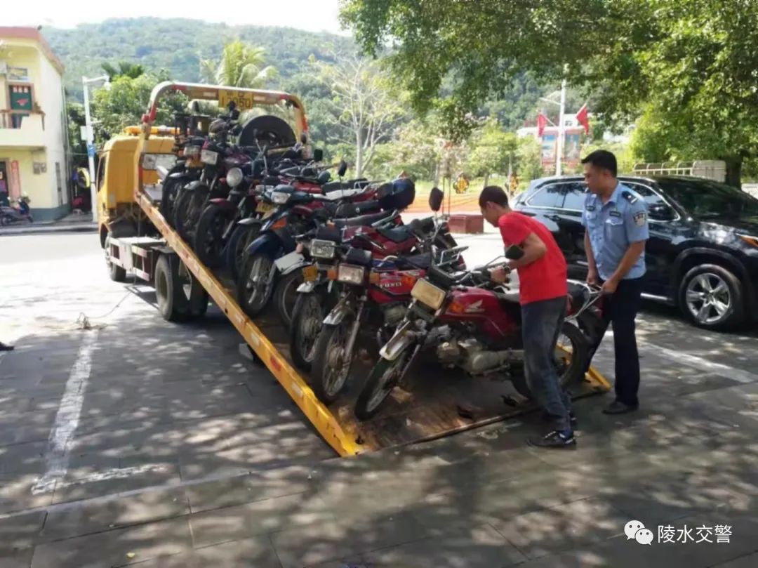 陵水公安交警深入各派出所開展指導收繳報廢摩托車工作