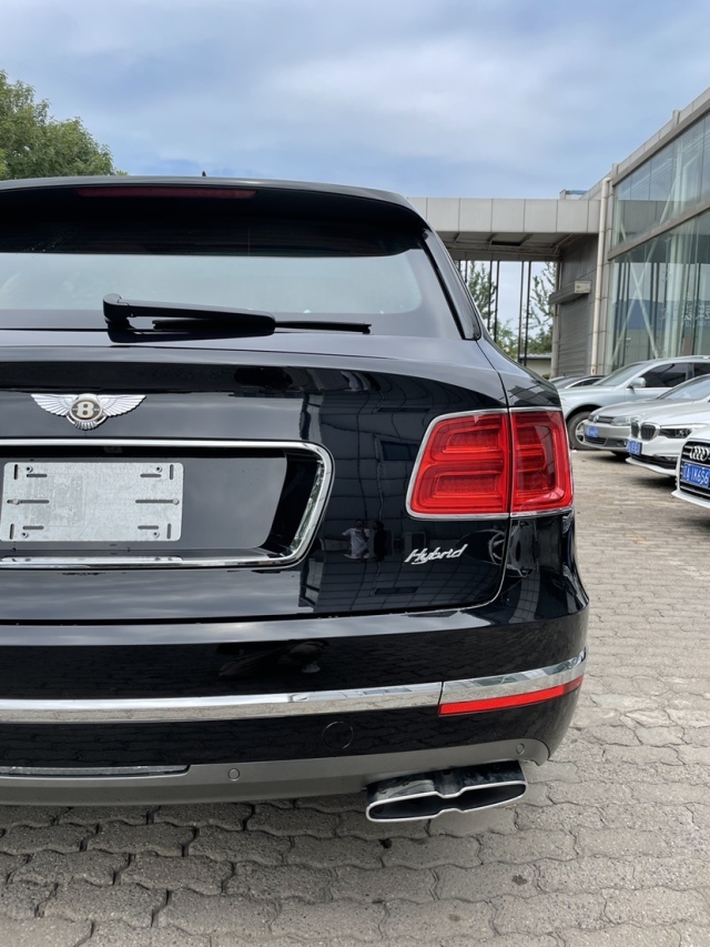 宾利首款新能源suv 宾利添越混动版