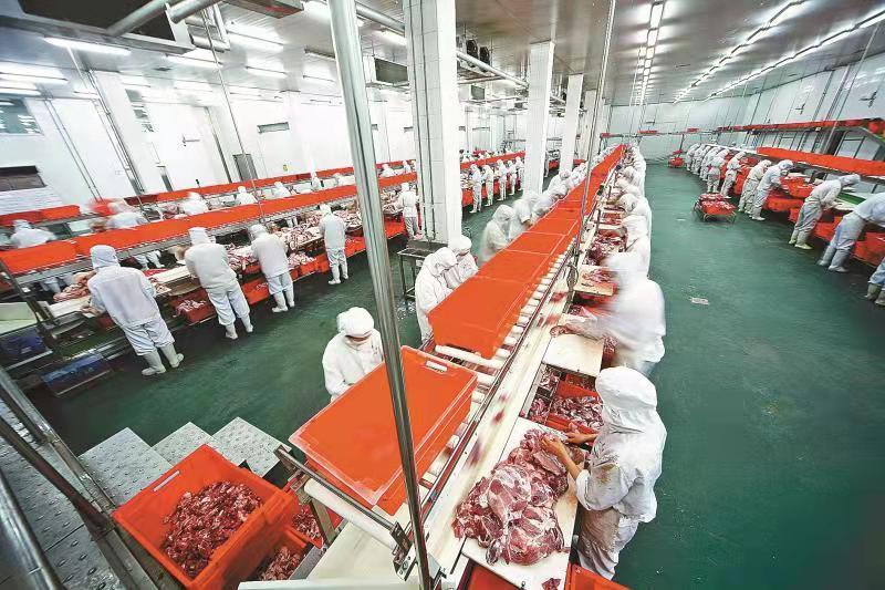 恒都牛肉加工车间.