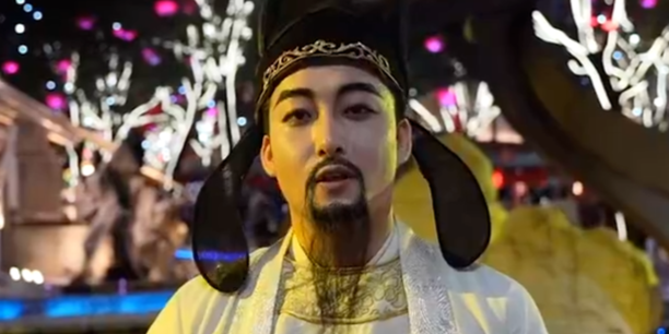 打卡网红景点西安大唐不夜城李白与游客对诗还送肉夹馍