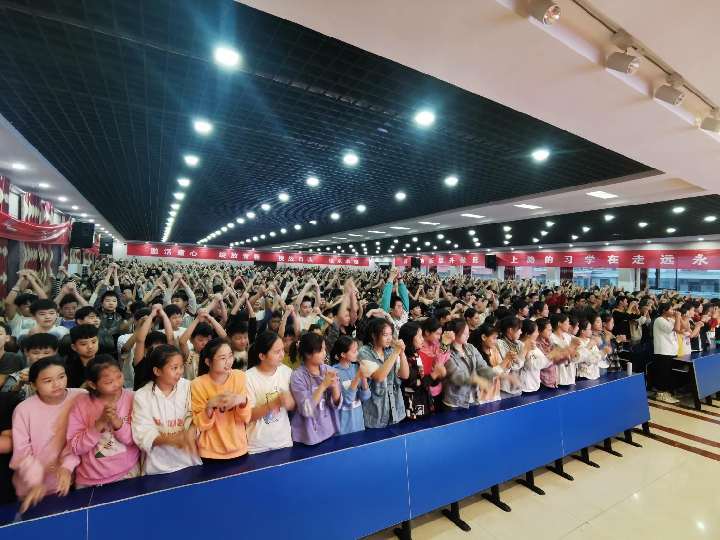 鲁山县育英学校心理公开课助力七年级学生适应新生活