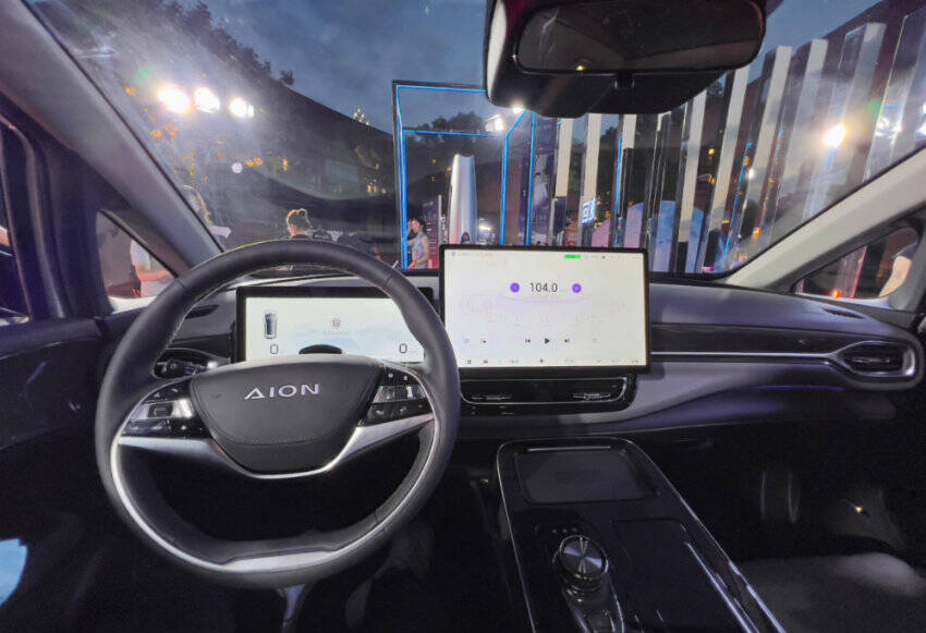 彭博社称上半年60%新车配备车联网，2030年超90%车型拥有ADAS
