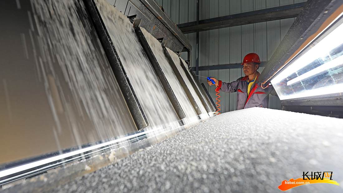 河北滦南食盐生产忙
