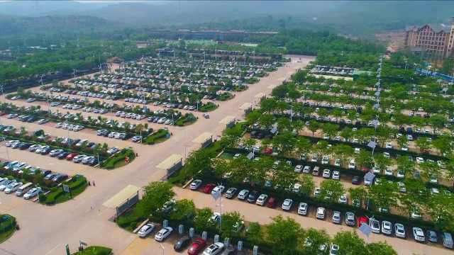 云台山景区开放2万个车位应对客流国庆首日游客不多