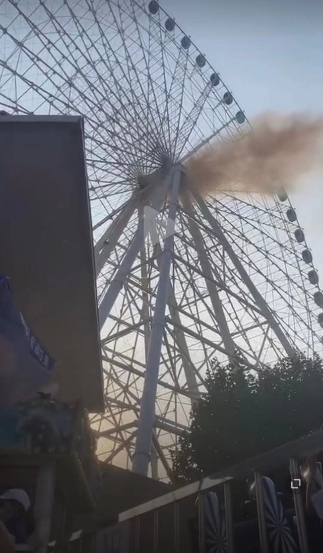 舆情监测分析 - 惊险!摩天轮突然冒烟,40余人在吊厢内