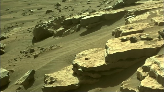 火星车在火星表面拍到古老的石梯结构？
