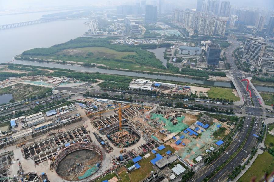 这是深圳前海综合交通枢纽、穗莞深城际铁路前海站建设现场（10月1日摄）。 新华社记者 梁旭 摄