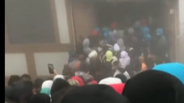 数百游客寒风中滞留山顶 太白山景区回应