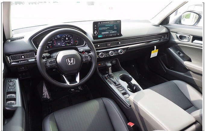 内饰终于不丑了!本田全新思域实拍,全系搭1.5t,国内现已上市