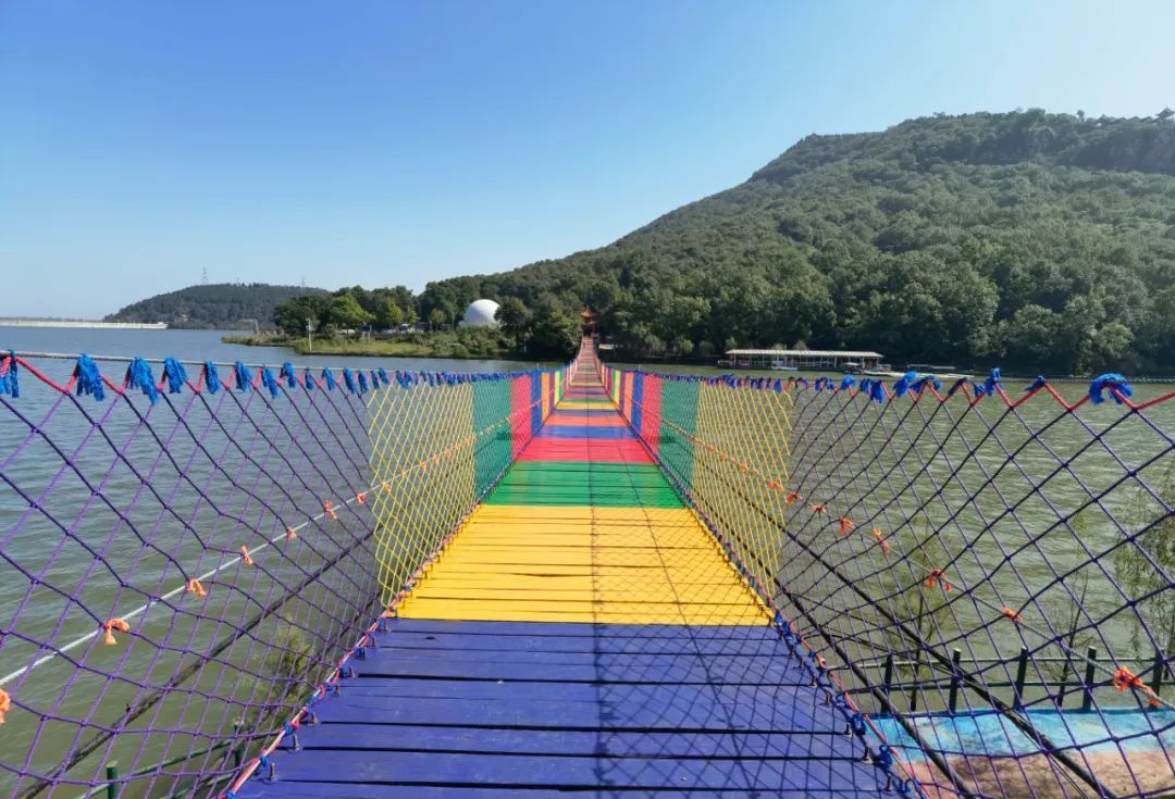 来这个火爆网红打卡地,彩虹吊桥,天空之门……众多特色项目刷爆你的