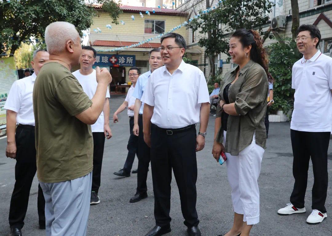 沙坪坝书记唐小平全力打造现代都市中的诗意田园