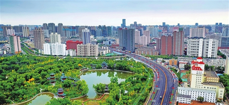 营造山水城人和谐共处、历史文化与现代文明相得益彰的都市风貌。