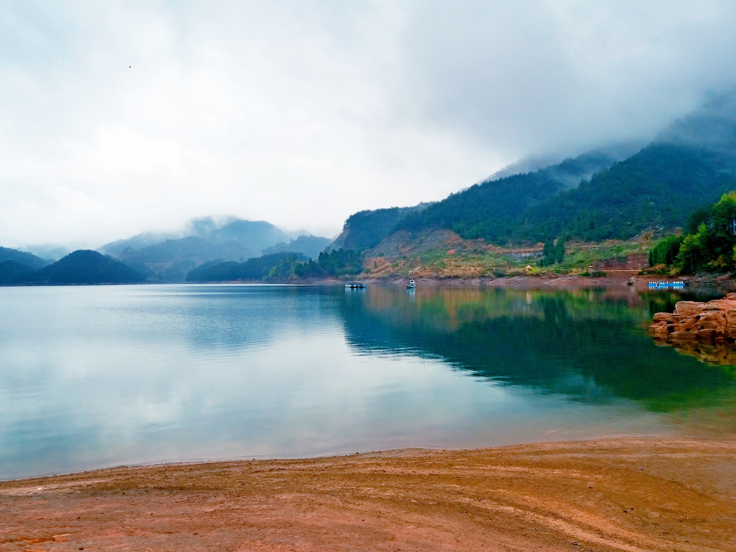 寒山湖景区美景    东方ic 资料图