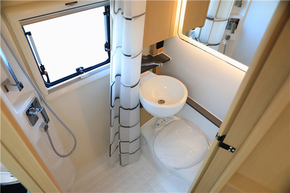 铂驰帕亚尼双拓展房车,进口依维柯底盘_凤凰网汽车_凤凰网