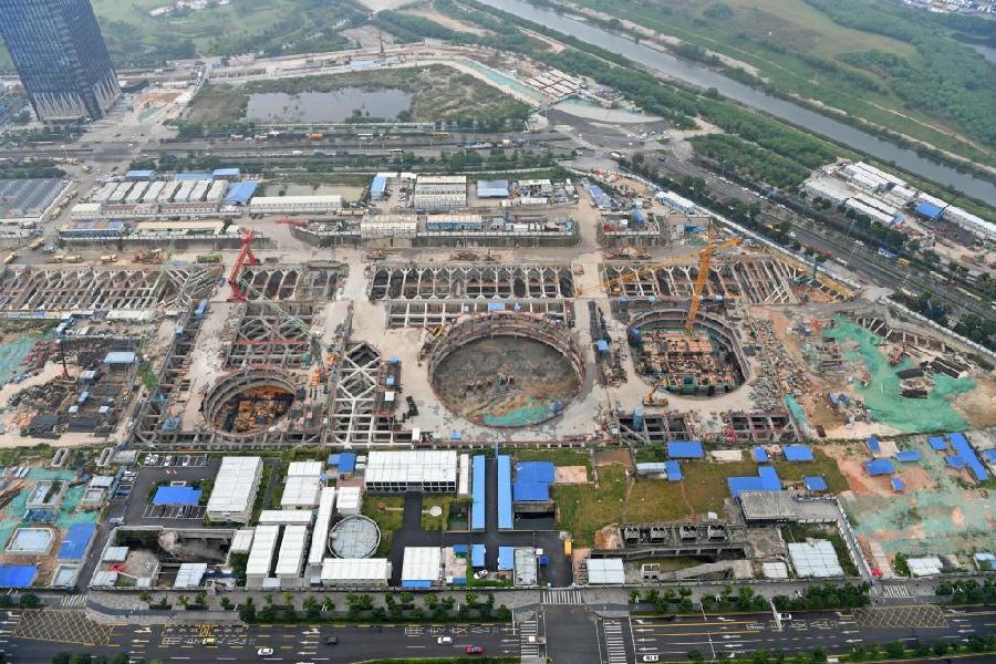 这是深圳前海重大交通项目——前海综合交通枢纽、穗莞深城际铁路前海站建设现场（10月1日摄）。 新华社记者 梁旭 摄