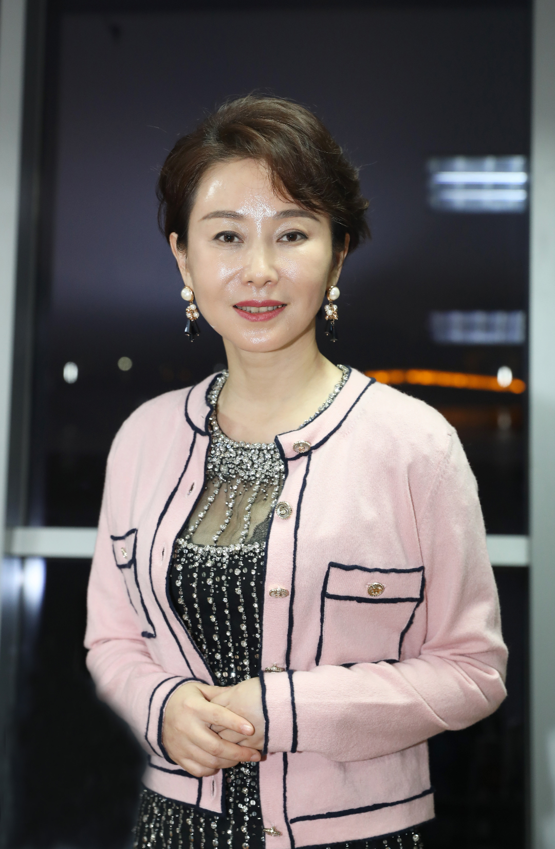 看到现在涌现出的很多优秀的青年黄梅戏演员,他们从唱腔,表演都日臻