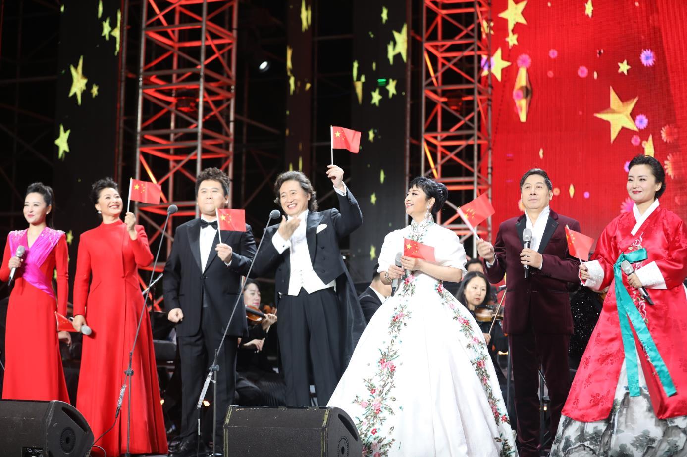 北京长城音乐会,殷秀梅 戴玉强领衔国乐大师加盟重温红色怀旧经典