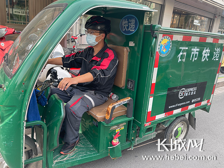 顺丰速运怎么拿快递的 ABA6419BCDEB1E579E0918D27A3C63A85B453C1E_size414_w720_h540.jpg