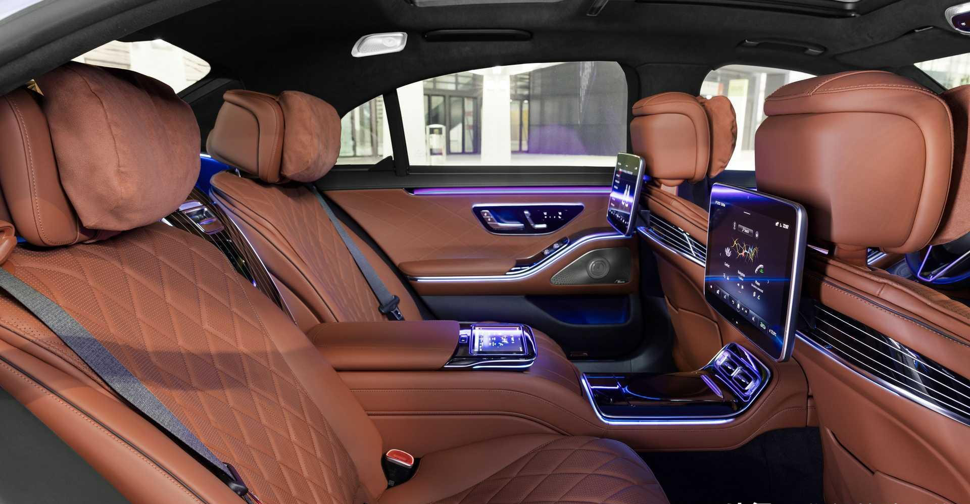 宽敞灵活的全新2022款迈巴赫s480