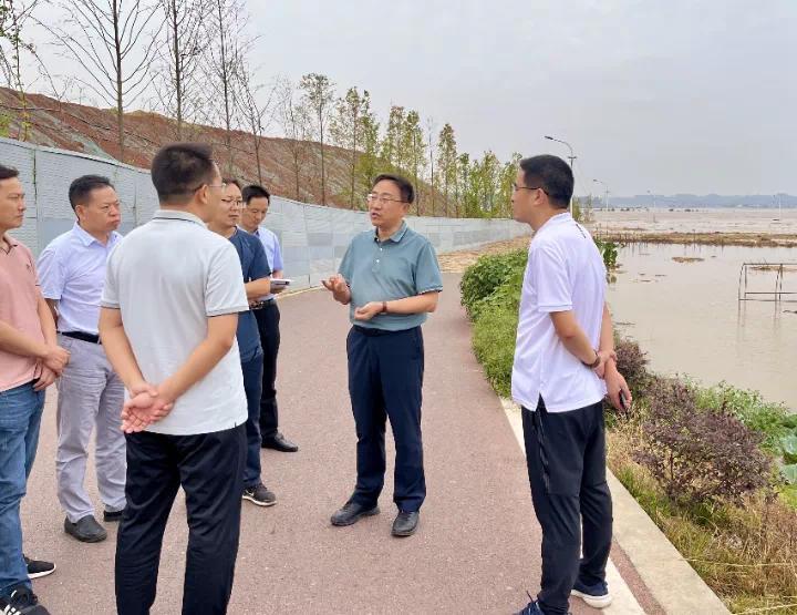 第一时间启动防汛iii级应急响应,10月5日,潼南区委书记张安疆,区委副