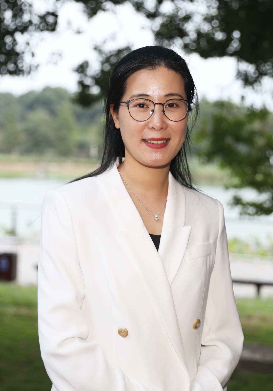 吴美莲再芬黄梅青年团副团长,国家一级演员,第30届中国戏剧梅花奖获得