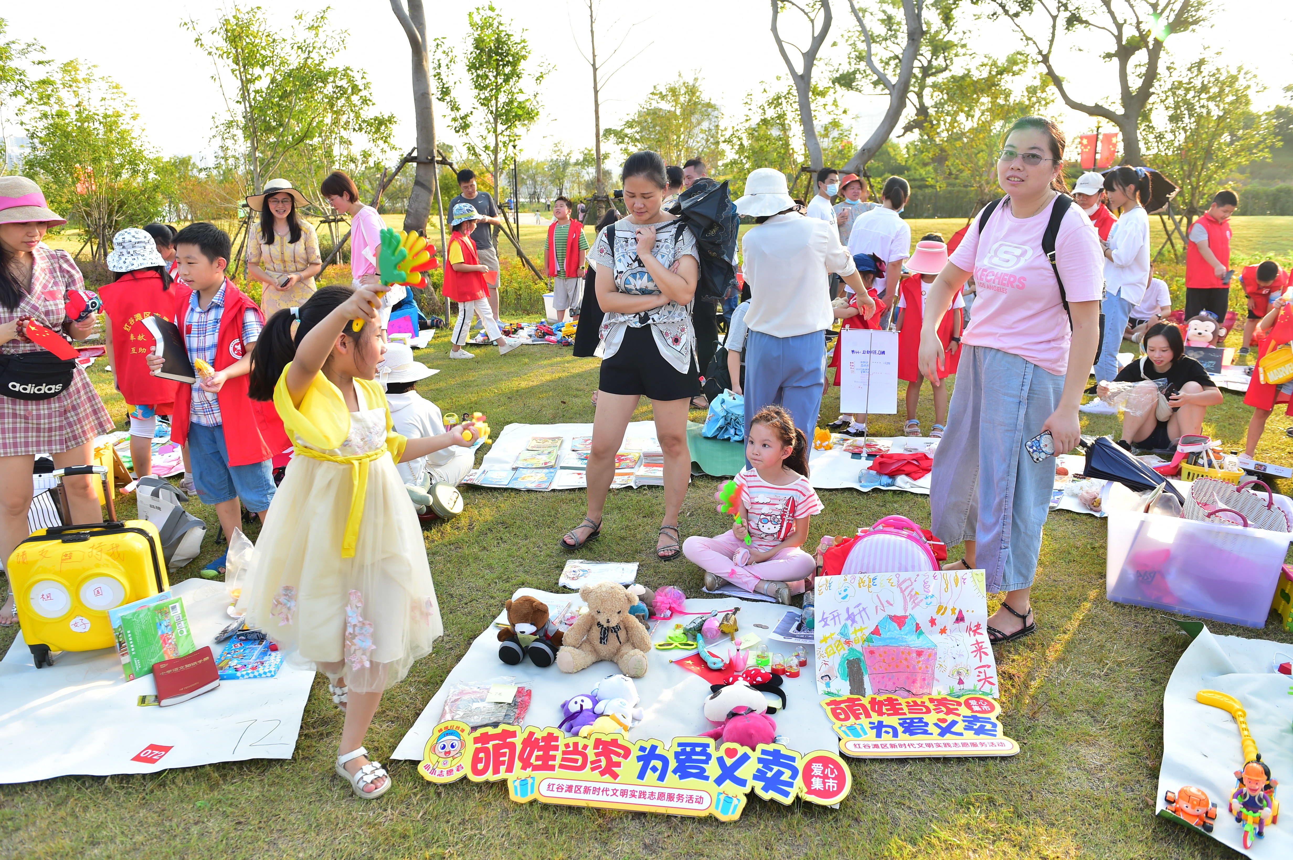 南昌红谷滩区萌娃当家为爱义卖爱心集市暖心开市