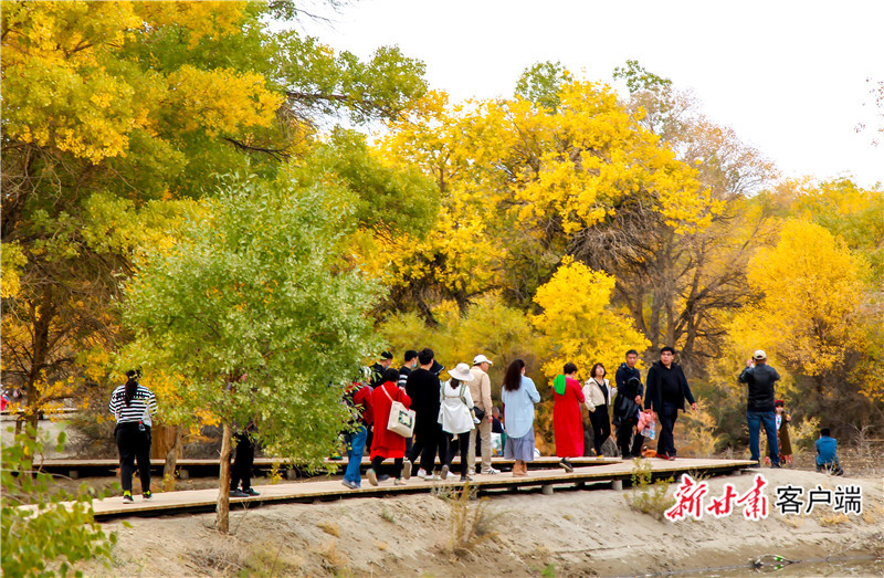 国庆长假游人如织