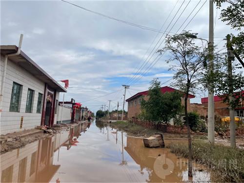 直击山西水灾:住房地基塌陷,畜牧死伤惨重，村中停水停电