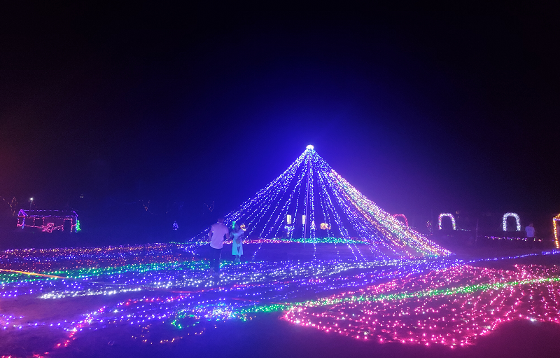 一个地方 一处风景夜幕下 灯火中摇曳多姿,风情婀娜,火树银花天,灯火阑珊时于都夜景,值得你去打卡