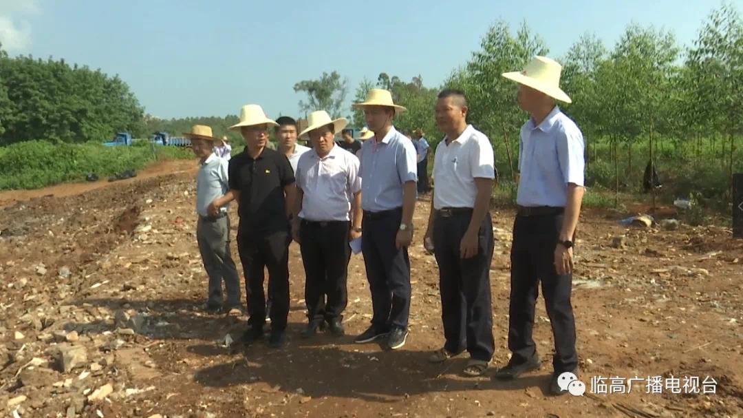 国庆期间,副县长唐南桥带领各职能部门单位负责人,来到省环保督察组