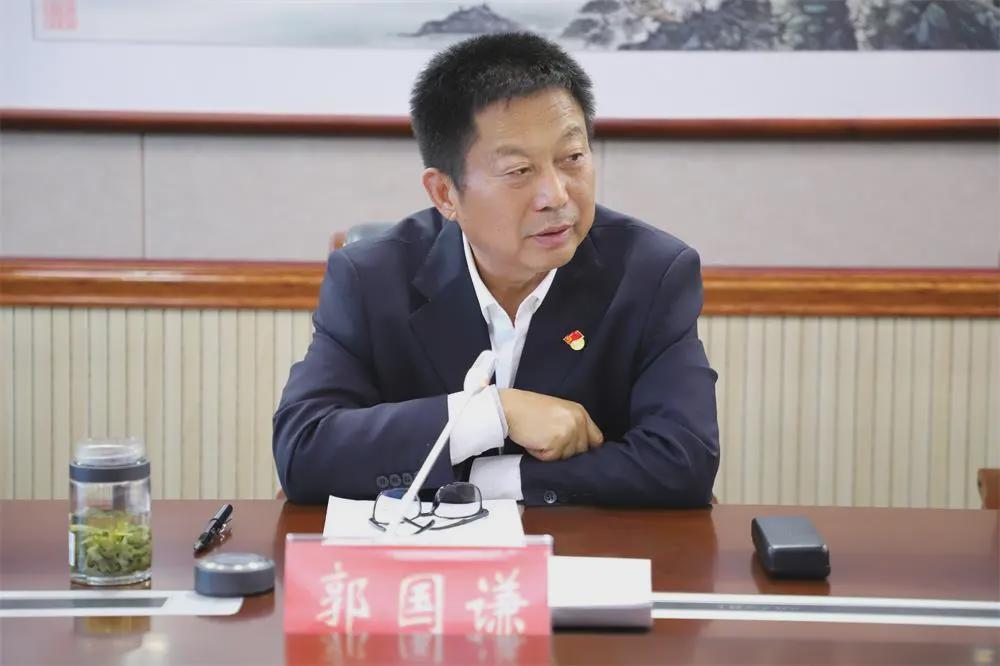 市检察院党组书记,检察长郭国谦指出,《报告》是指导今后信阳工作发展