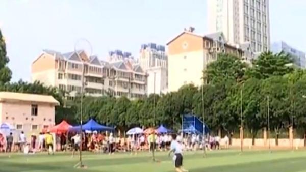 广西南宁<em>体育</em><em>中</em>考考抛绣球：2分钟抛<em>中</em>13个得满分
