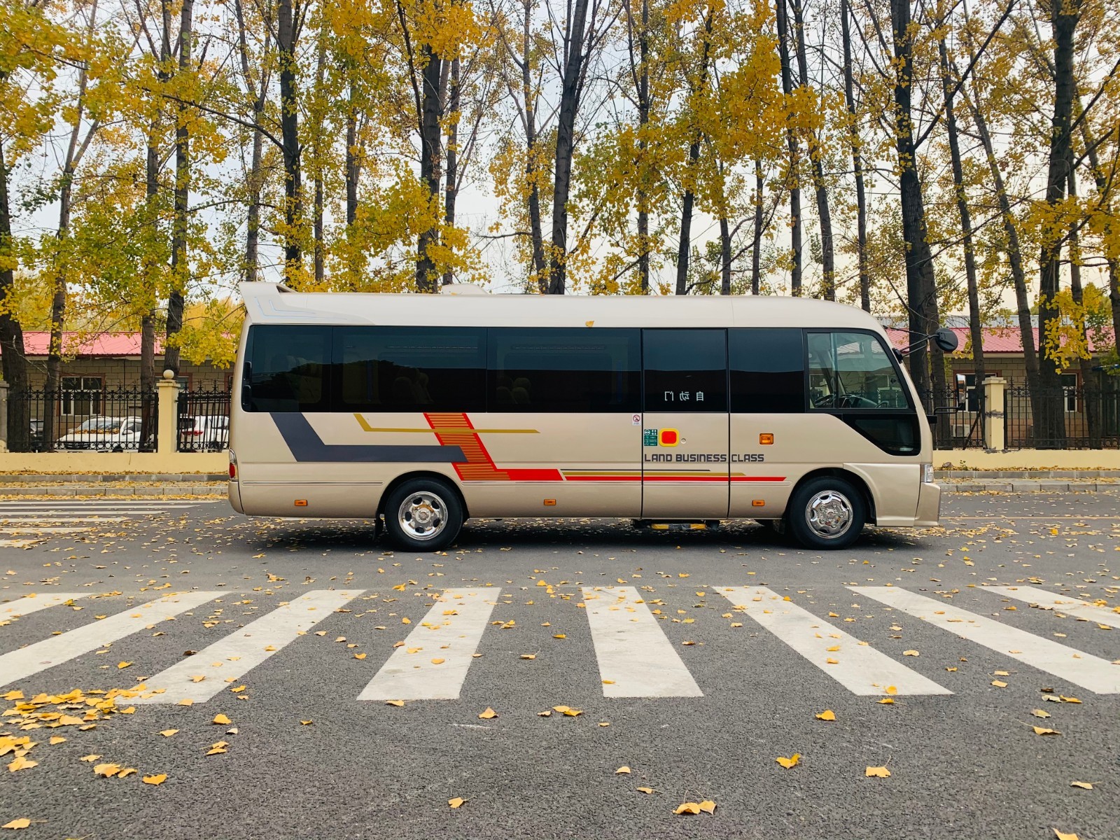 丰田考斯特商务车16座17座报价