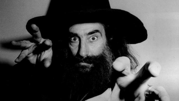 履职23年后，新西兰八旬“官方巫师”被解聘