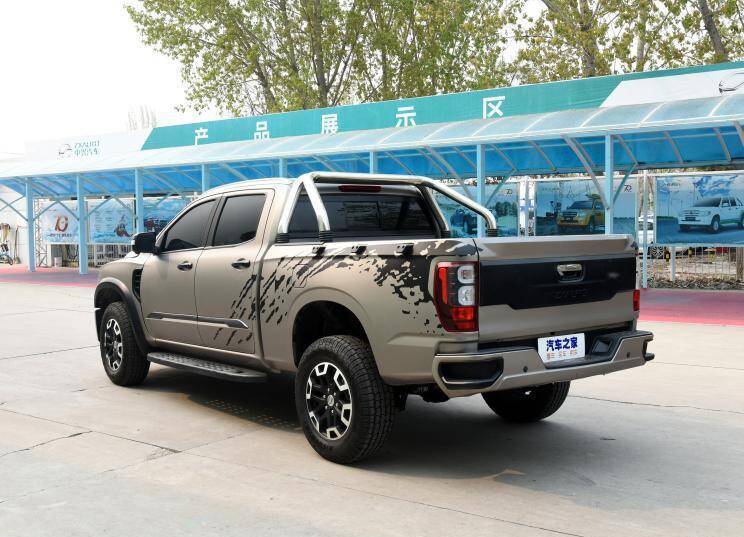 回顾中兴g9的外观设计,该车是中兴品牌打造的首款全尺寸皮卡车型,在