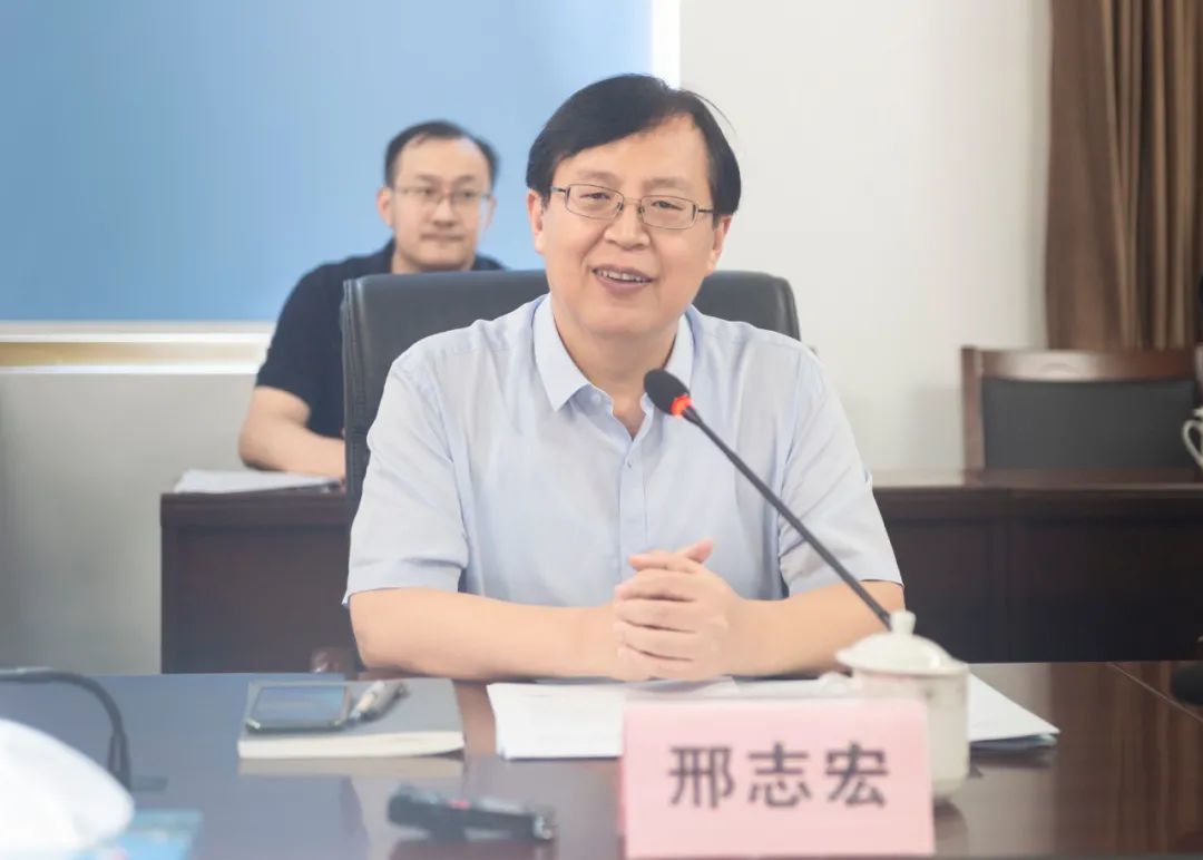 10月9日,金华市委副书记,市长邢志宏听取市财政局"攻坚争先三拼三比"