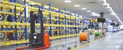 在国际标准引领下,长飞光纤掌握行业话语权,销量世界第一。图为长飞光纤光缆数字化车间生产的光纤光缆产品。高勇 摄