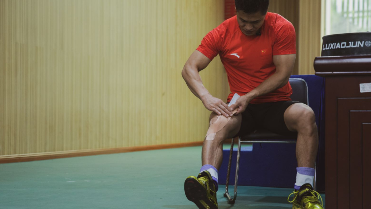 鲁豫带你看奥运冠军吕小军的黄金战靴