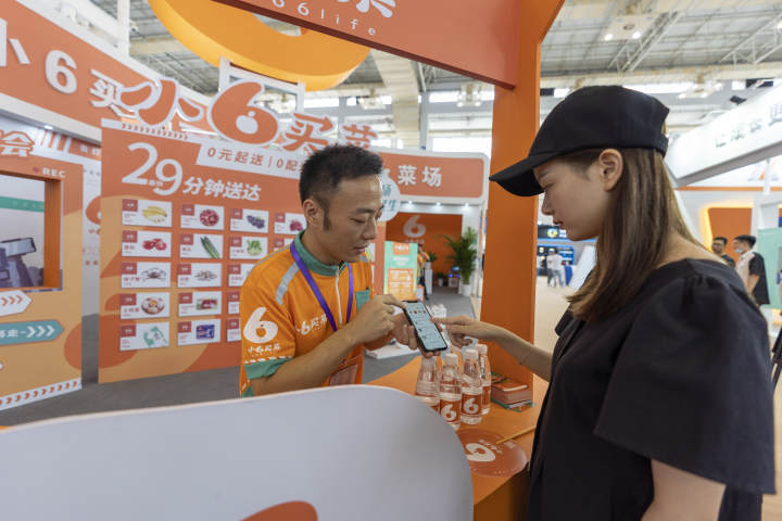 去年智博会上参展的“小6买菜”。  贺元凯 摄.jpg