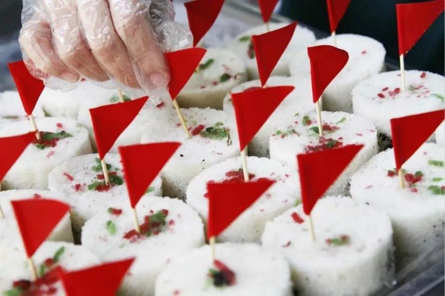 重阳糕面上插上小旗