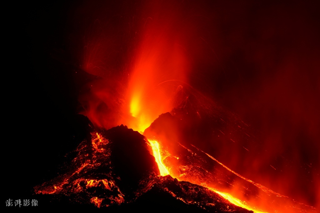 西班牙拉帕尔马岛火山持续喷发 造成直接经济损失可达4