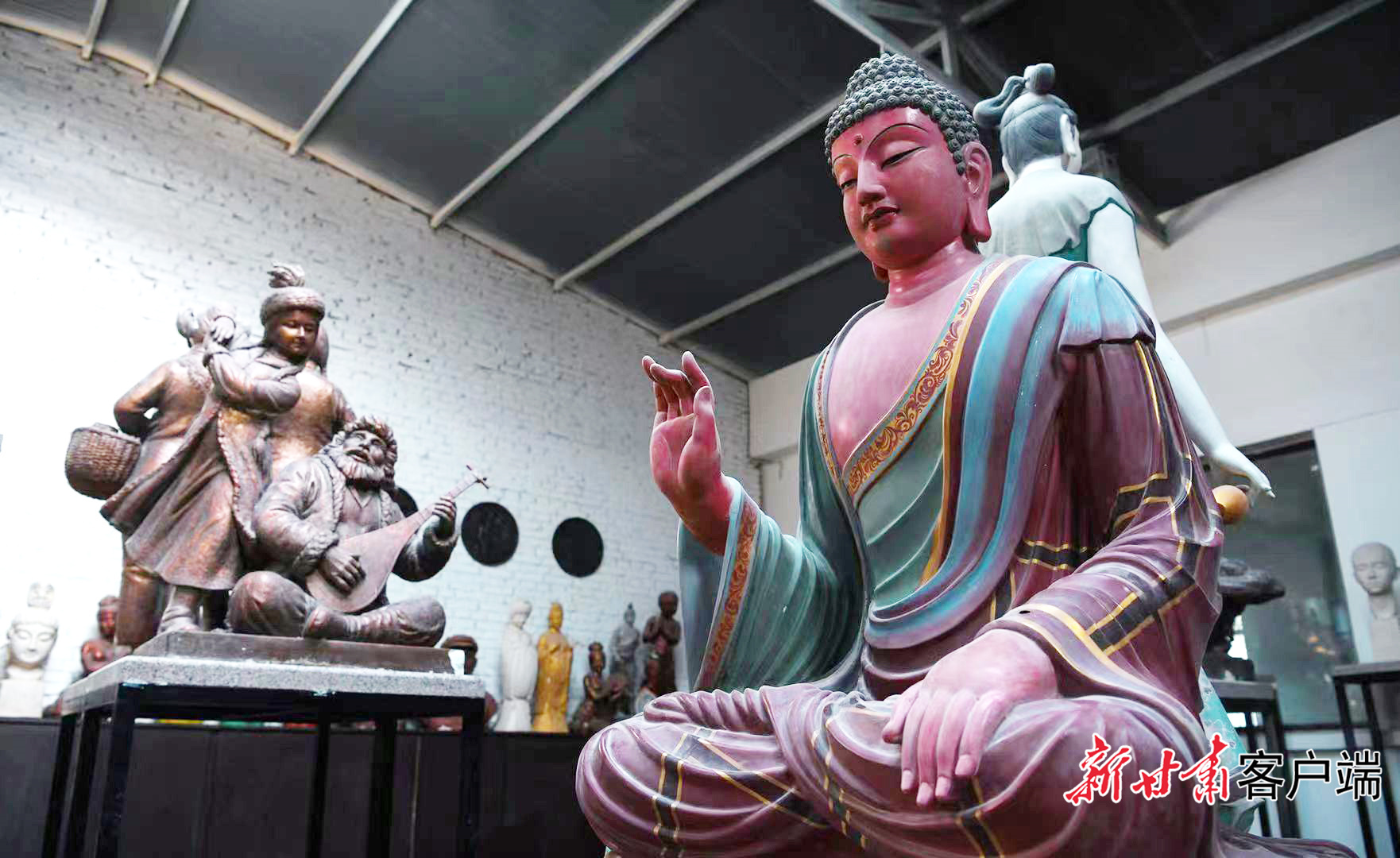 带着“飞天”梦，他打造了敦煌莫高里工匠村