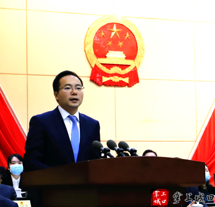 董奕锋全票当选重庆市城口县县长